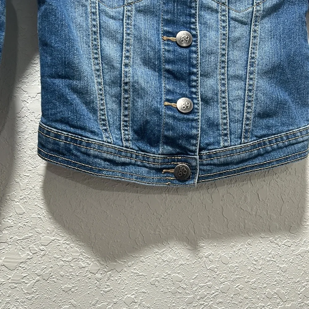 The children’s place blue Jean jacket size 5/6 GUC